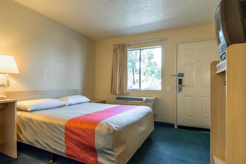 Motel 6-Anaheim, Ca - Buena Park Eksteriør billede